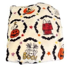 Peanuts Halloween Snoopy Blanket Throw Blanket Oversized 5ft by 6ft NEW